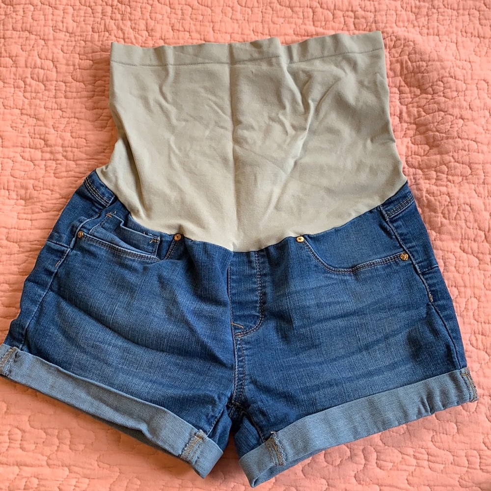 Maternity shorts